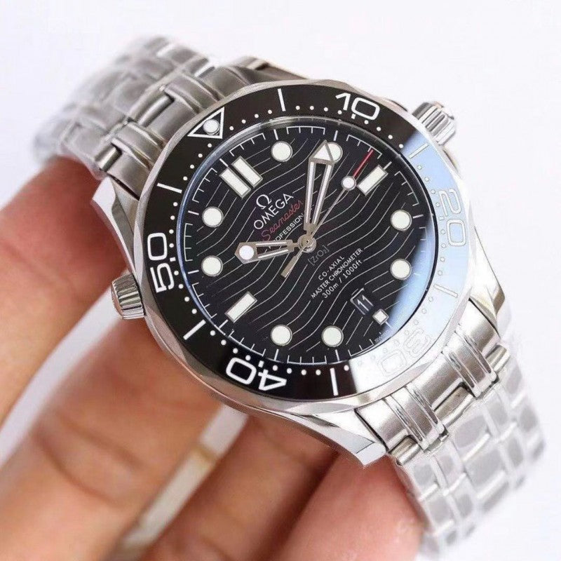 Omeg_a seamaster diver 300M automatic Silver-Black