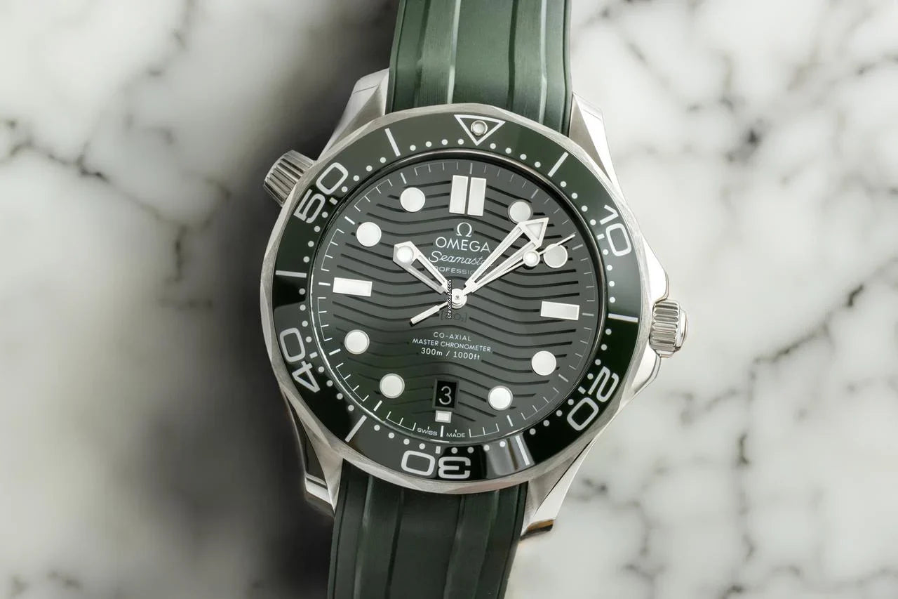 Omeg_a seamaster diver 300M automatic Silver-Green