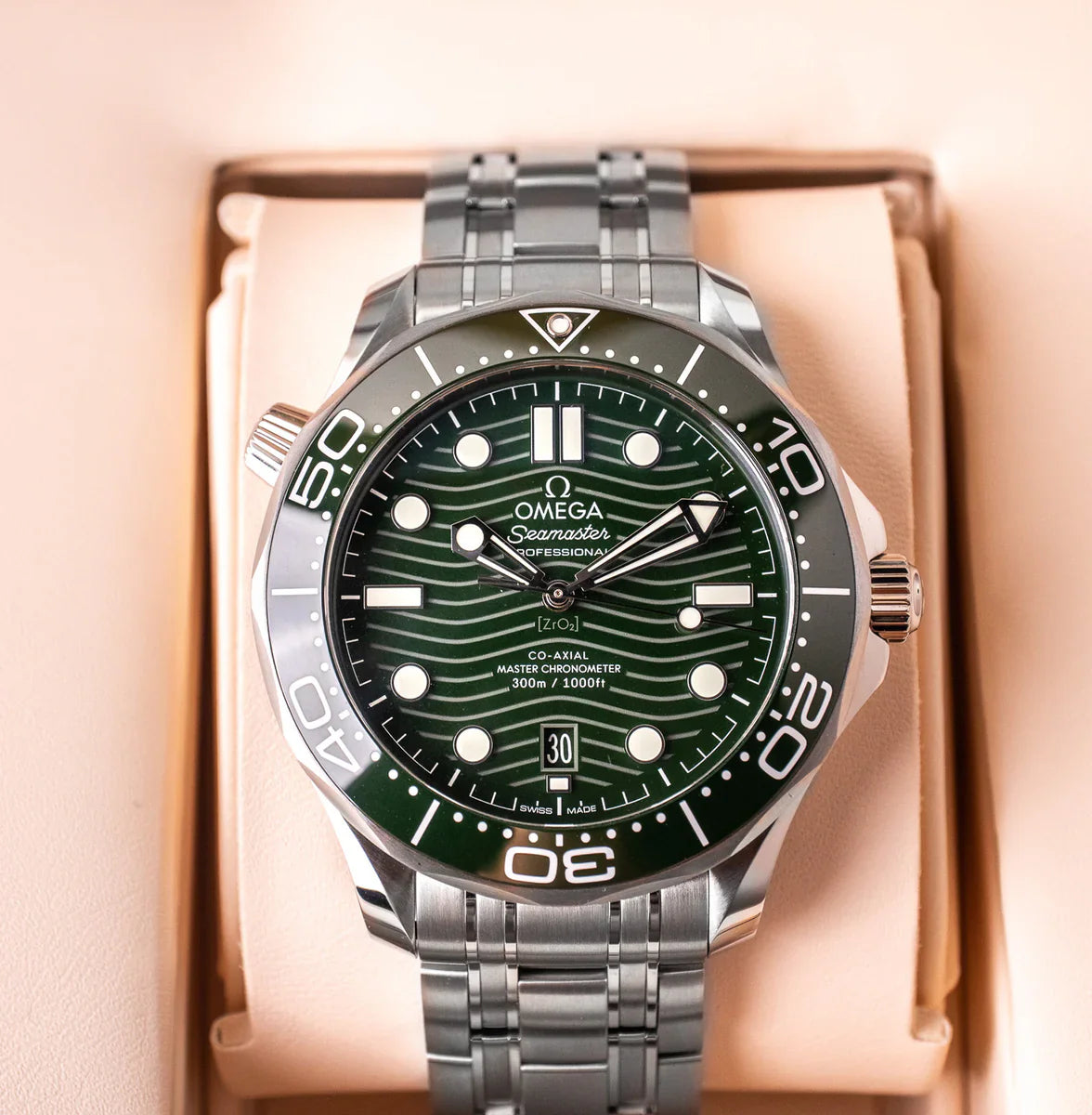 Omeg_a seamaster diver 300M automatic Silver-Green